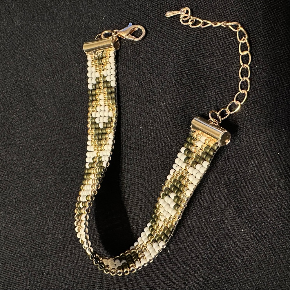 Handmade Beaded Bracelet - Picture 9 of 10